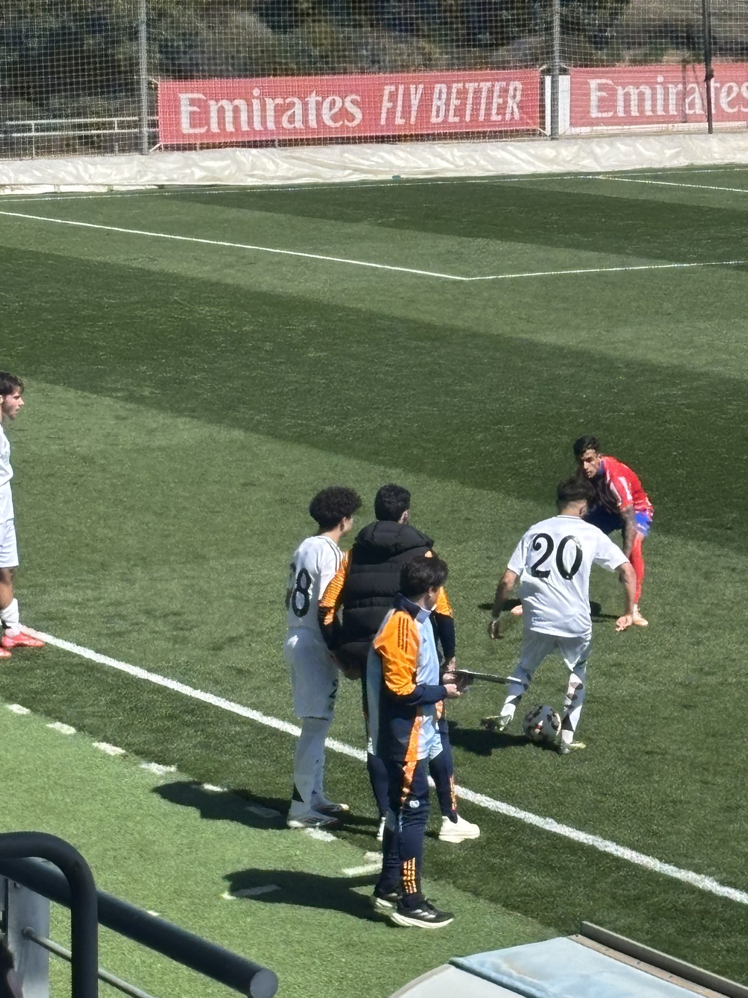 天賦滿滿！馬塞洛15歲兒子恩佐皇馬U19首秀，登場5分鐘腳后跟助攻