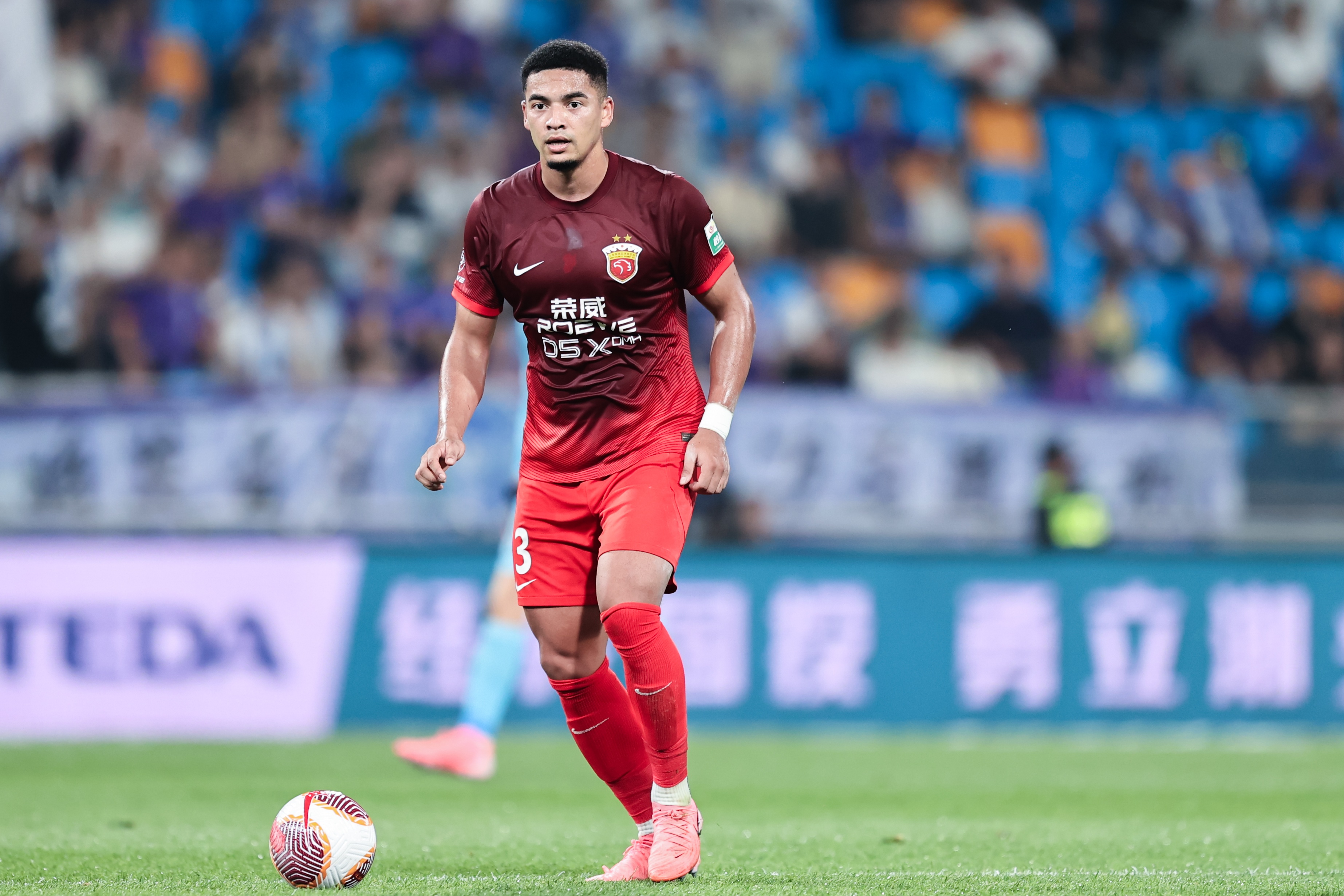 媒體人：海港三中衛(wèi)都是國腳但后防幾乎不設防，問題出在哪？