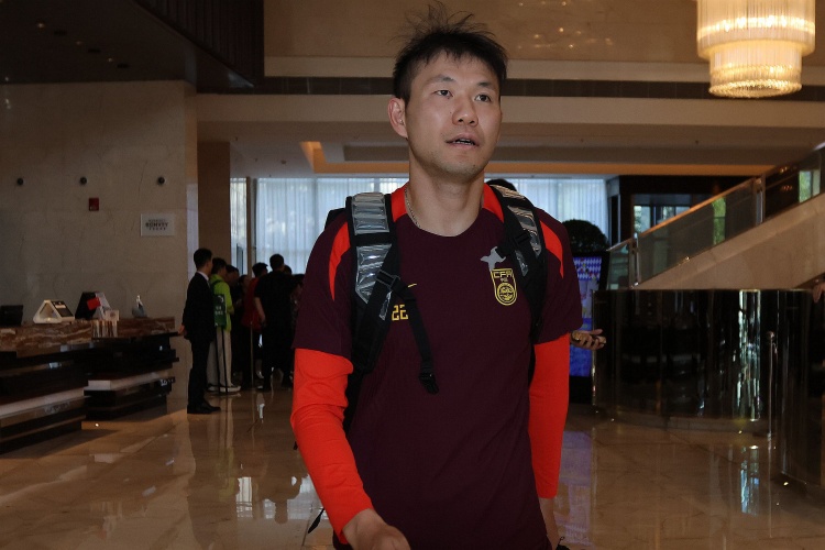 李源一3次助攻位居助攻榜榜首，李璇：再看伊萬發(fā)言覺得有種錯亂