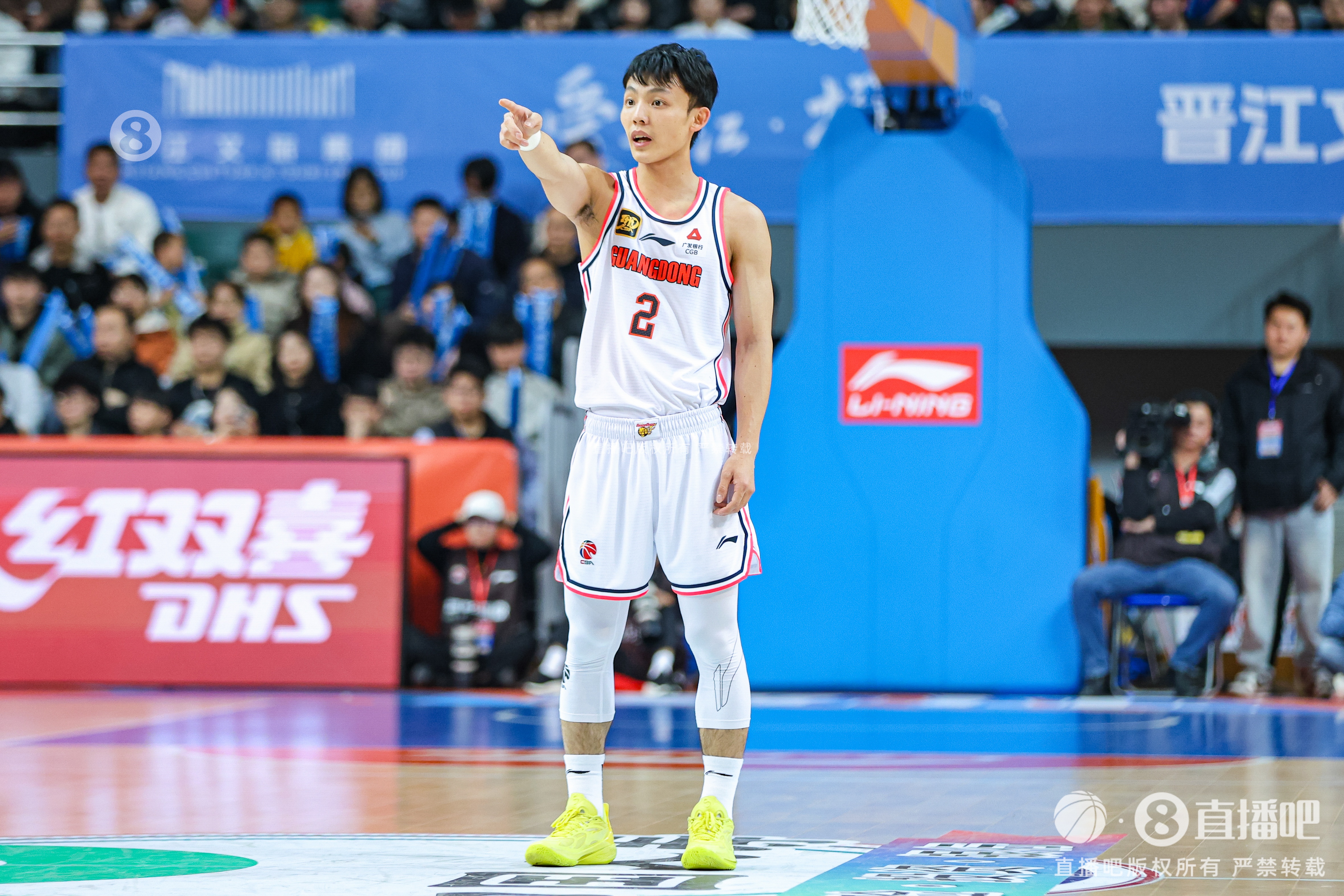 手熱！徐杰打滿首節(jié)5中4拿到10分2助 正負(fù)值+17