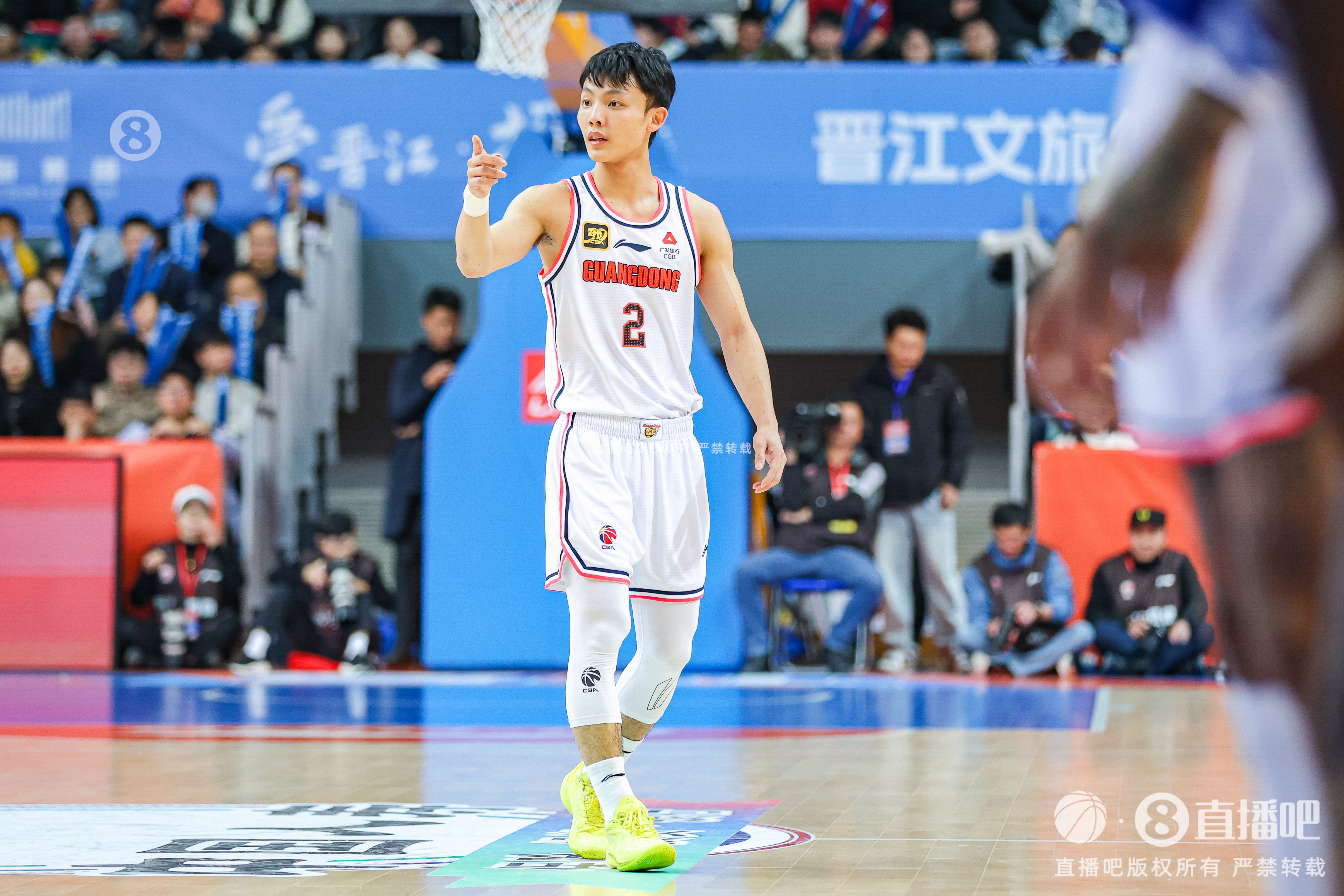 徐中鋒手感還沒開！徐杰半場12中4&三分7中2拿12分2前場板2助2斷