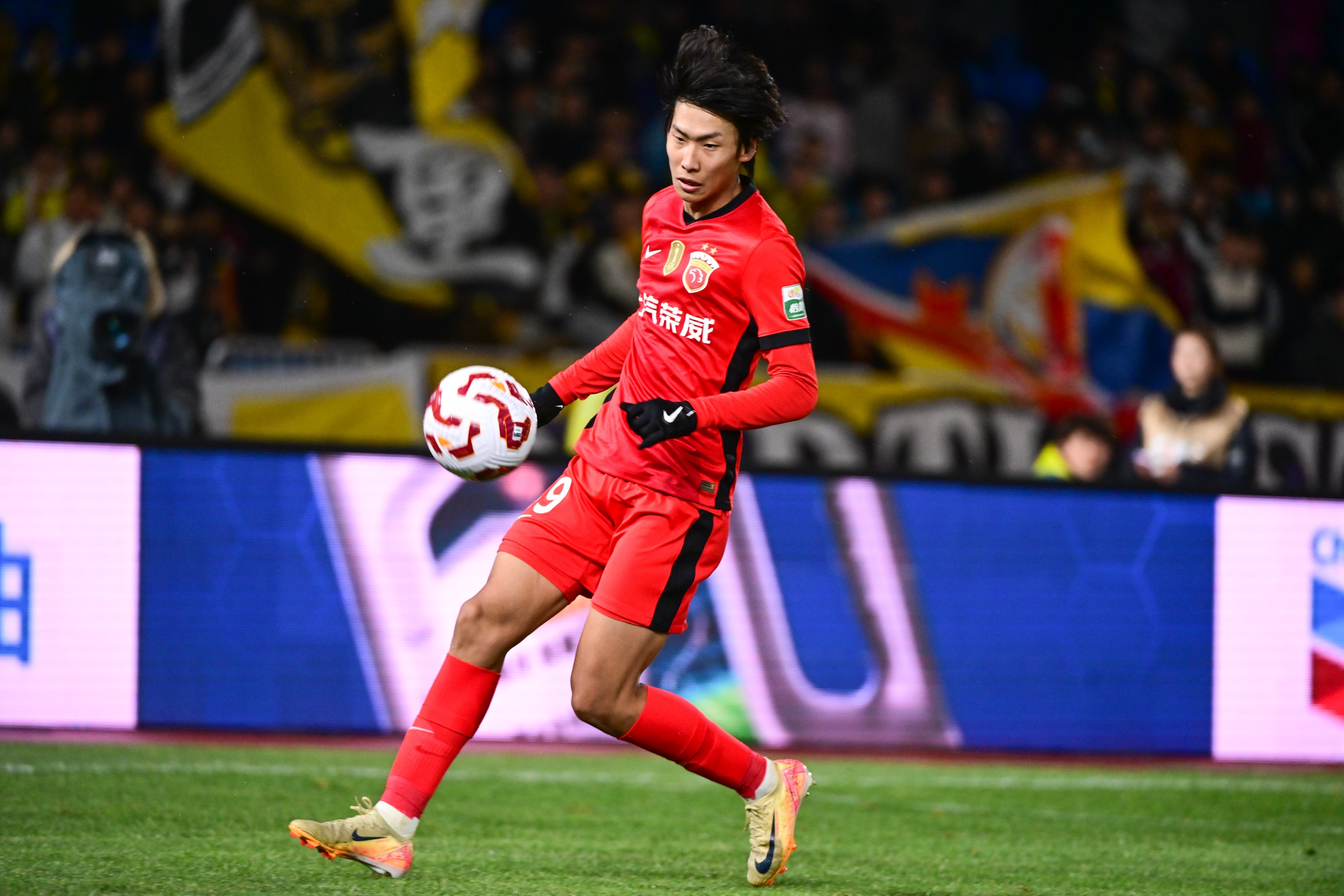 記者：李新翔、王鈺棟也要感謝B名單制度，以前的U23政策是奇葩